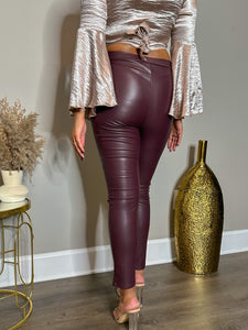 Faux leather pants (burgundy)